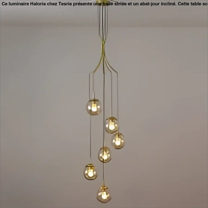 Suspension luminaire umami en métal doré avec plusieurs globes en verre sphériques suspendus à un support central