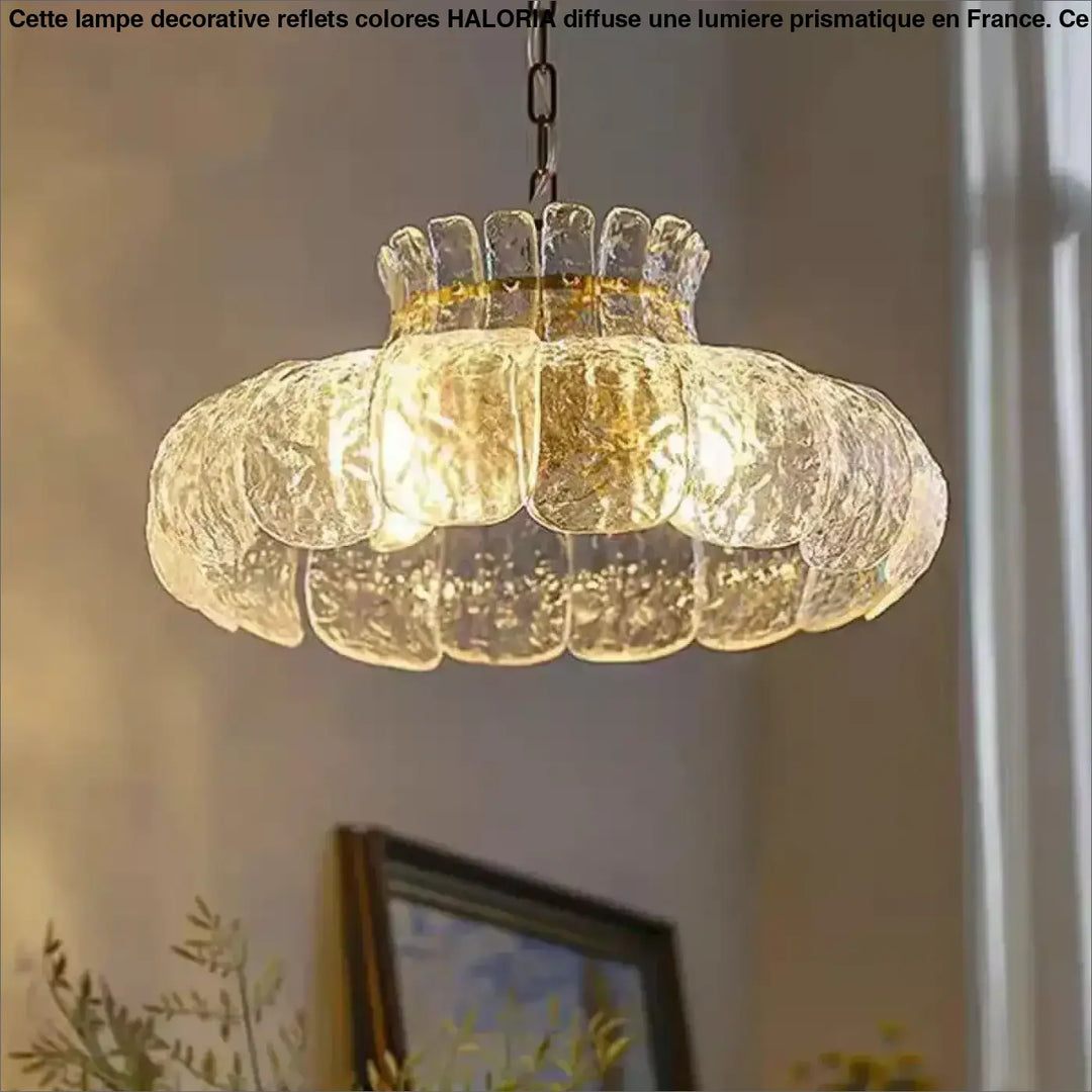 Suspension luminaire vintage en verre texturé avec pétales translucides disposées en cercle lumineux chaleureux