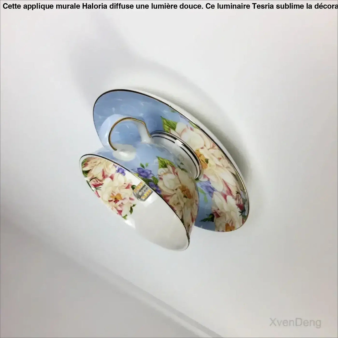 Luminaire plafonnier tassy en porcelaine délicate avec design ancien floral et lumière douce pour décoration élégante
