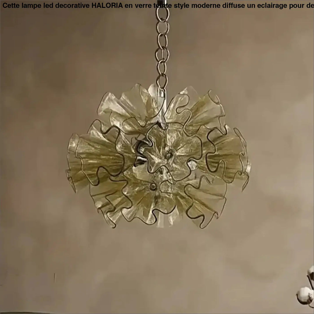 Suspension luminaire en verre vert olive translucide à couches ondulées, élément décoratif pour une ambiance douce