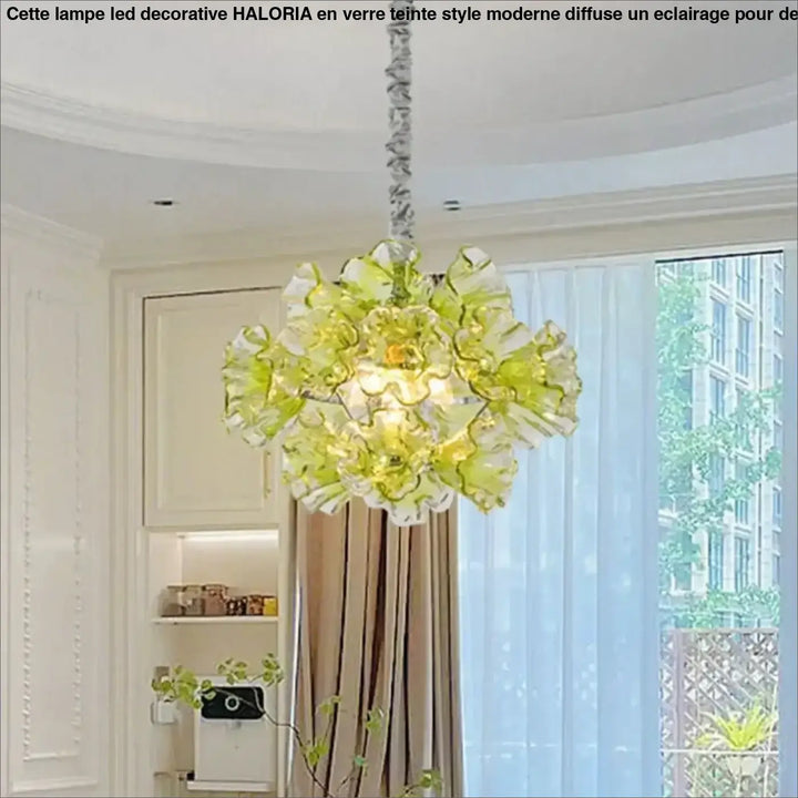 Suspension luminaire murano en verre délicat vert citron translucide avec formes florales et chaîne argentée texturée
