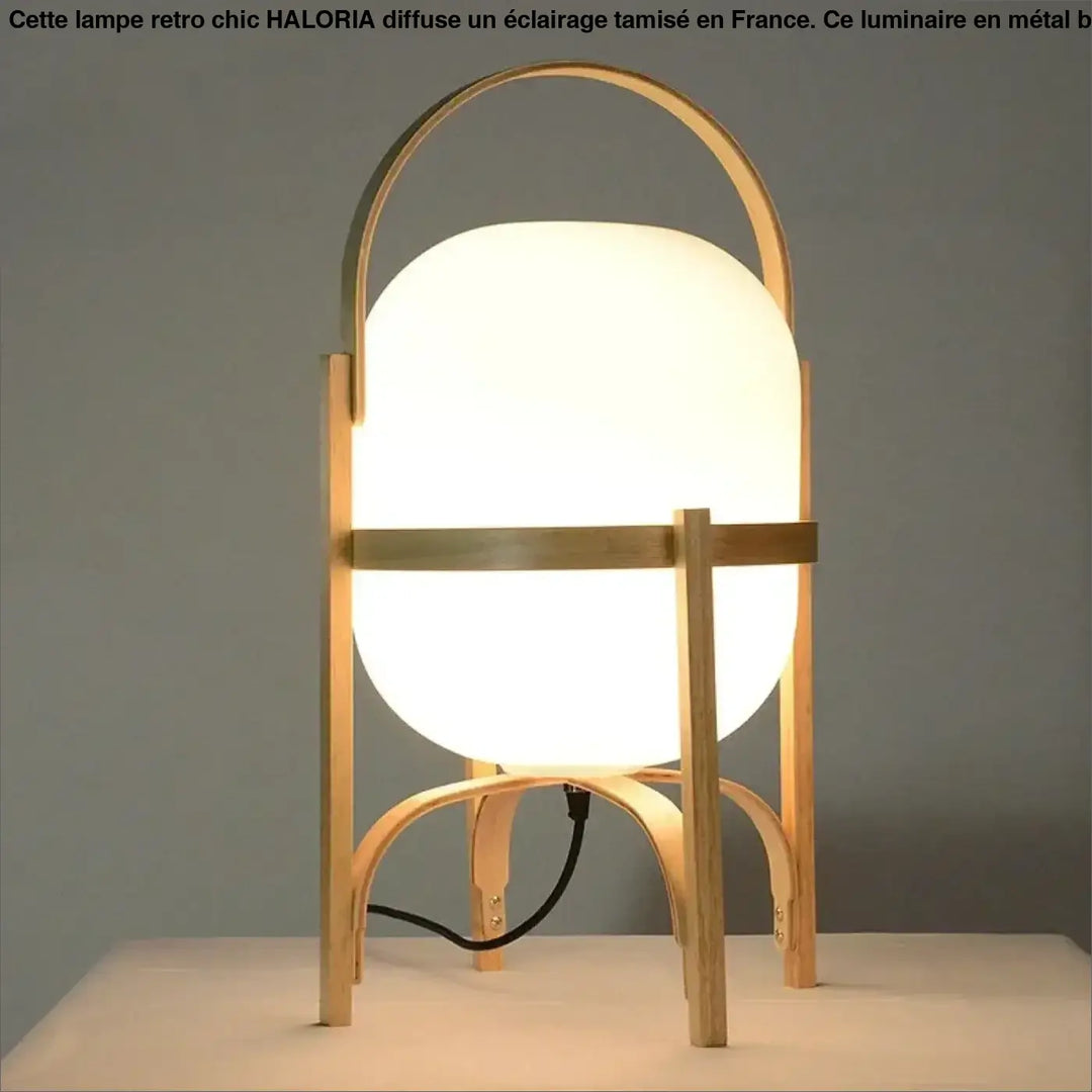 Lampe de table luna avec globe en verre blanc chaud sur pieds en bois et cadre en laiton pour décoration intérieure style japonais lumière apaisante