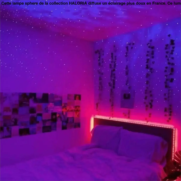 Lampe sphere haloria avec éclairage plus led bleu et violet étoilé sur plafond et bande led tête de lit