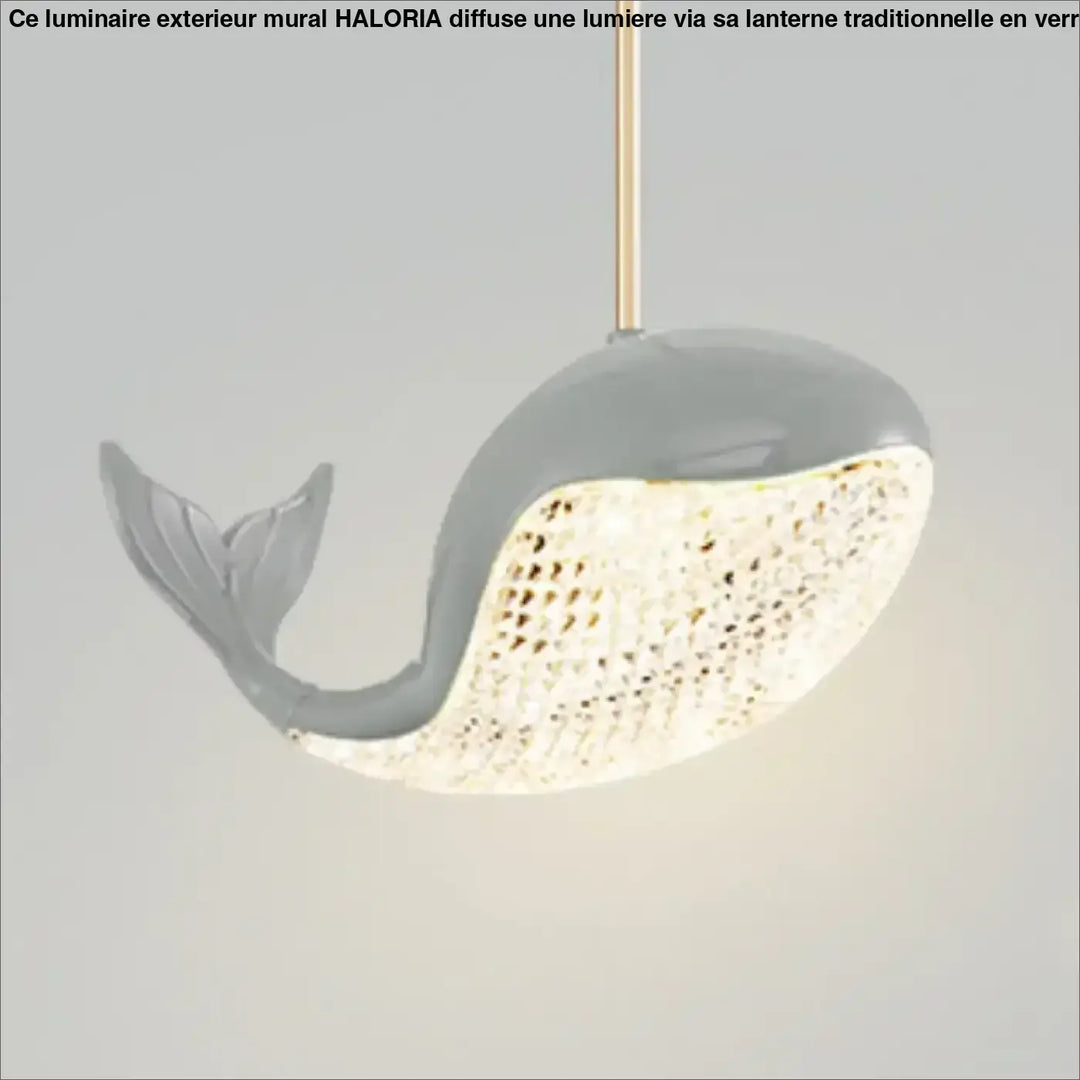 Suspension luminaire baleine aquara en forme de baleine grise avec corps perforé illuminé et tige suspendue dorée