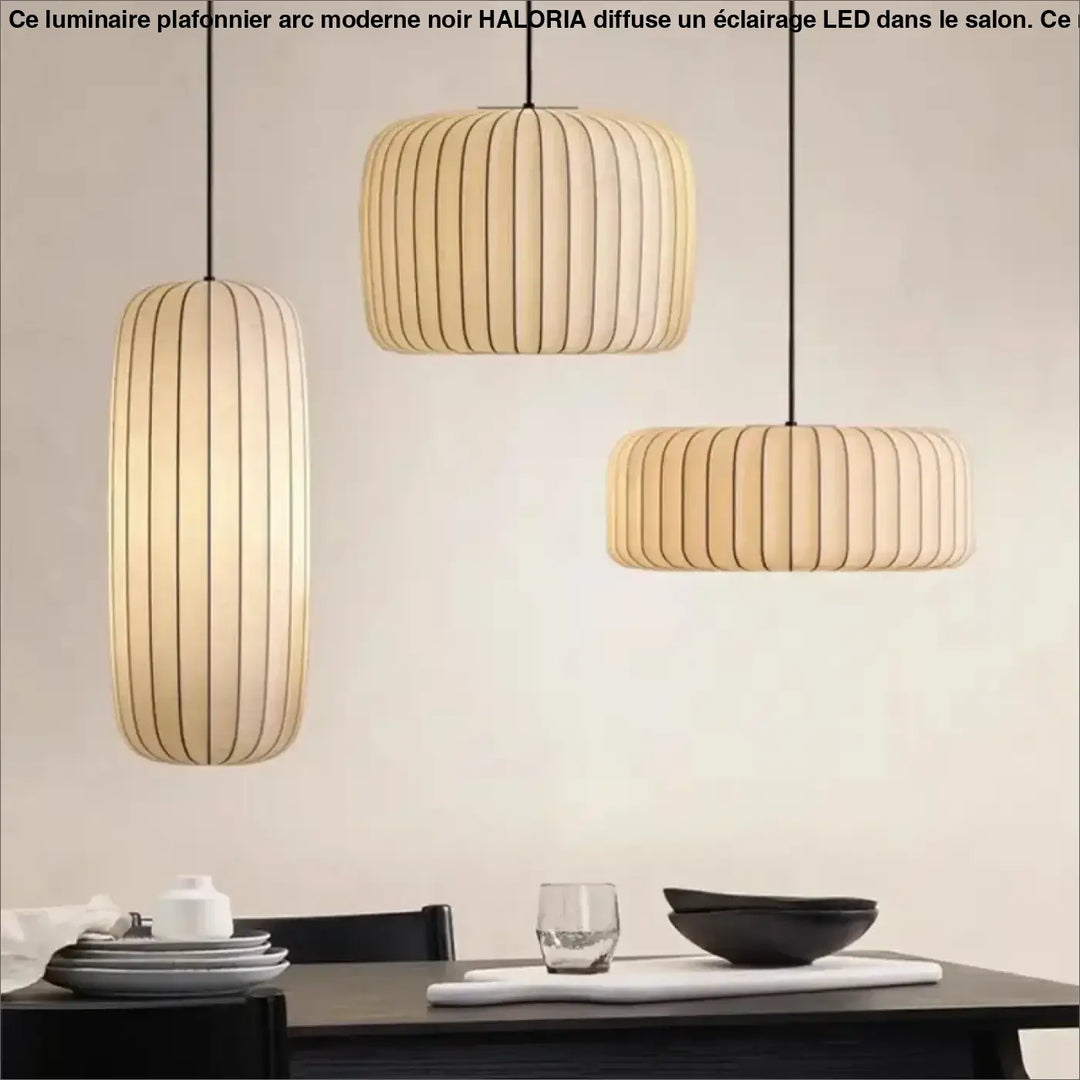 Luminaire plafonnier arc moderne noir avec trois suspensions beiges cannelées pour salon au design élégant