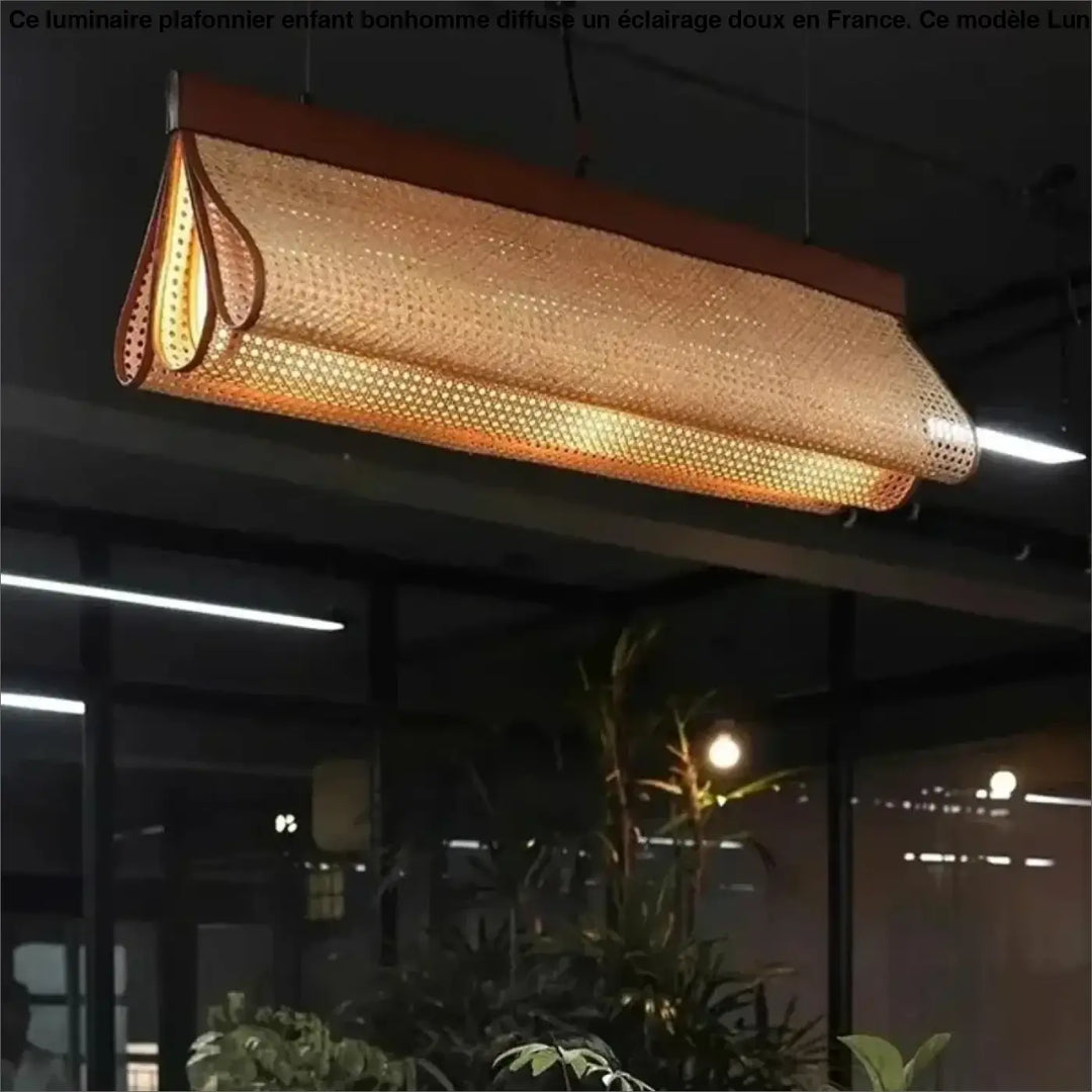 Plafonnier enfant bonhomme ludique en bambou tissé perforé avec cadre en bois chaleureux pour luminaire plafonnier enfant