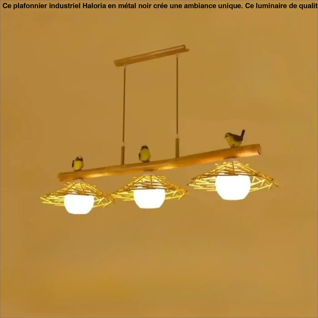 Suspension luminaire volantis en bambou rustique avec trois globes en verre blanc chaud et oiseaux décoratifs