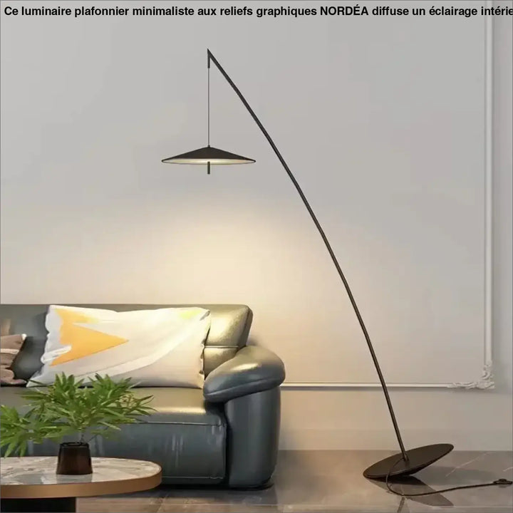 Lampadaire moderne arkio noir avec diffuseur suspendu circulaire et design minimaliste permettant également un éclairage élégant