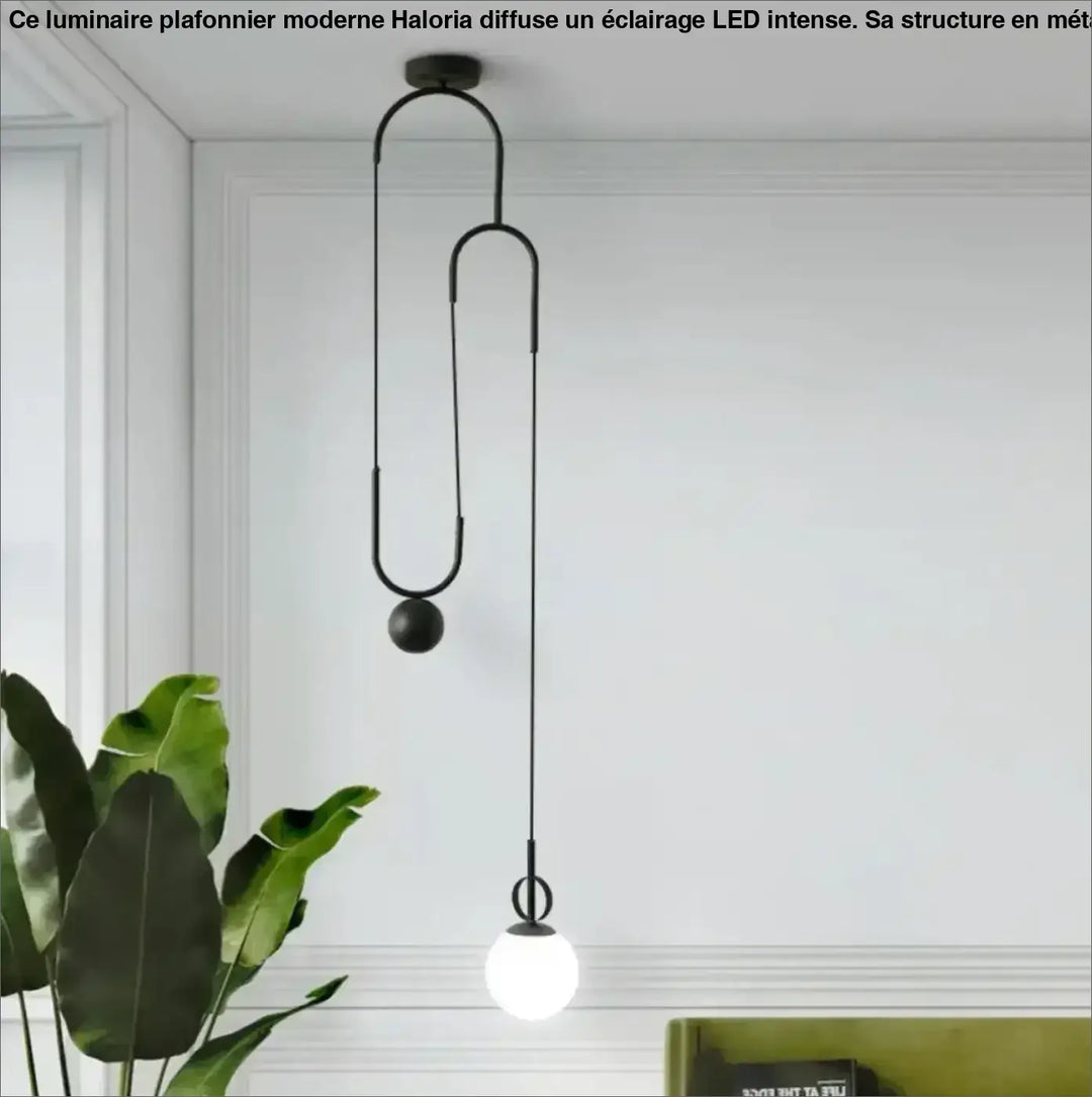 Suspension luminaire pendora en métal noir avec design courbé et ampoule sphérique pour un luminaire design moderne