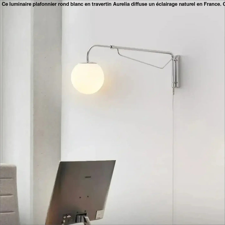 Luminaire plafonnier rond blanc aurelia en travertin avec lampe murale chromée et ampoule sphérique givrée