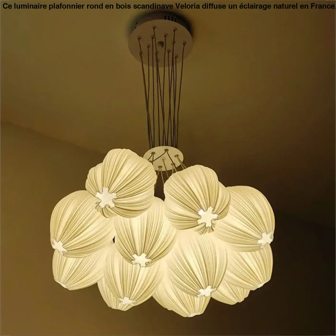 Luminaire plafonnier rond en bois scandinave avec suspension en papier crème à nervures et étoiles blanches veloria