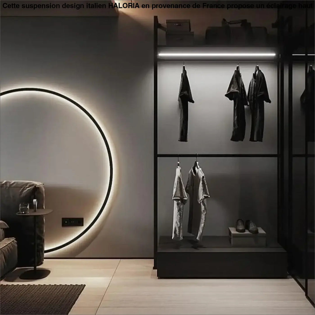 Rack en métal noir avec étagères lumineuses et vêtements suspendus pour suspension design italien haloria luminaire suspension design