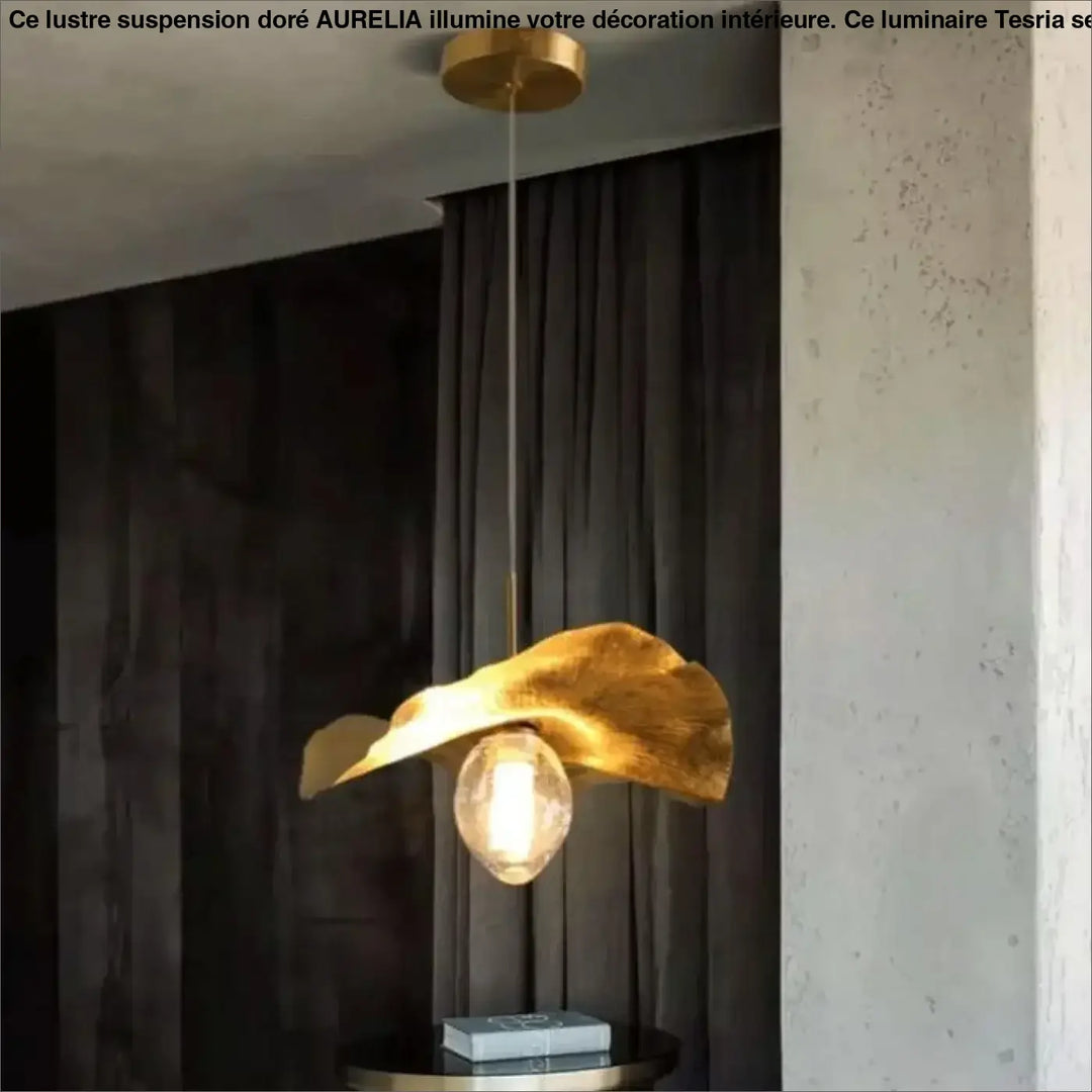 Lustre Suspension Doré Au Design Élégant Et Raffiné