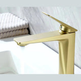 Mitigeur lavabo doré brossé design