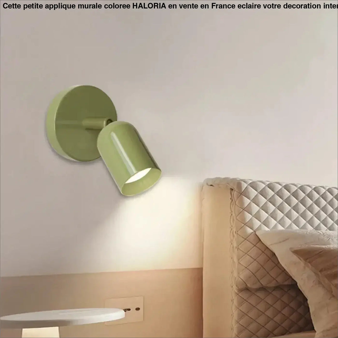 Petite applique murale coloree haloria en spotlight mural mat vert sauge avec tête cylindrique et base circulaire