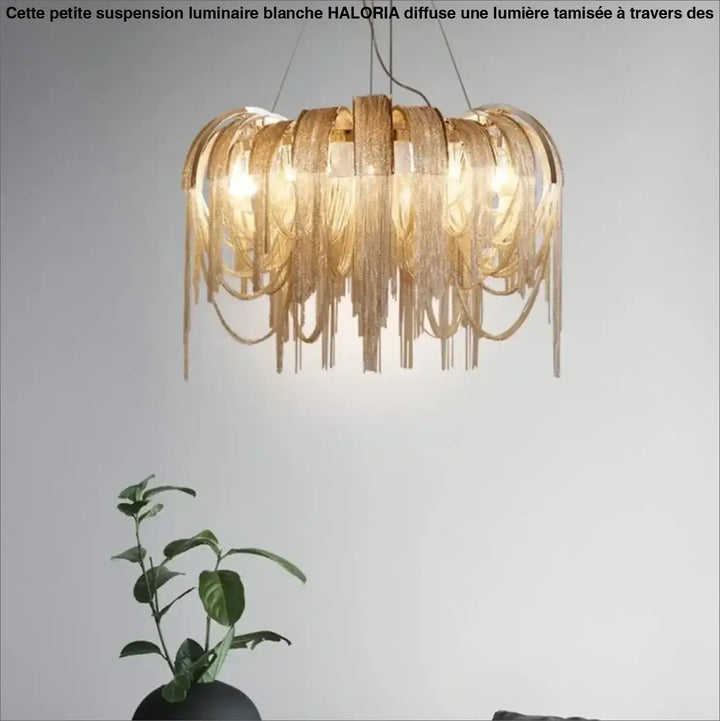 Suspension luminaire design dorée à chaînes lumineuses