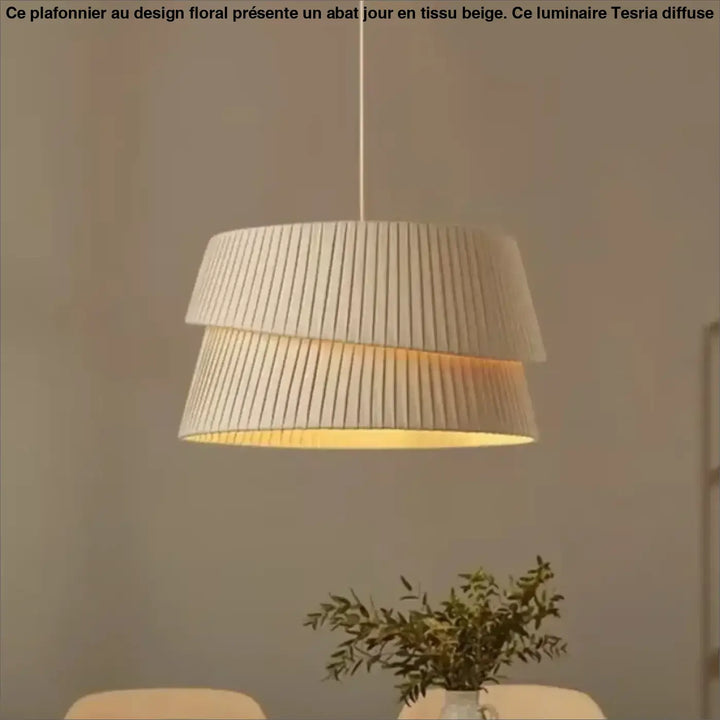 Suspension luminaire moderne off-white plissée avec une lumière chaude intérieure idéale parmi les lampes suspendues