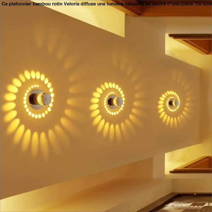 Plafonnier bambou rotin veloria avec trois luminaires circulaires en bois et métal diffusant une lumière jaune chaude
