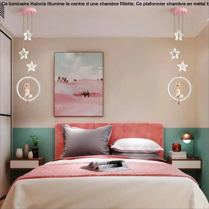 Plafonnier chambre fillette haloria avec tête de lit en velours rose matelassé et literie assortie rose