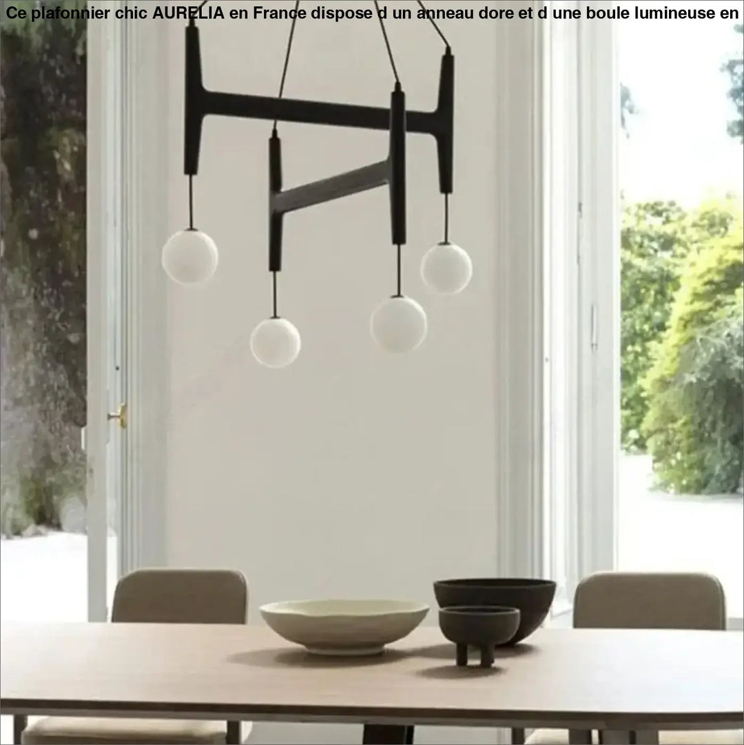 Suspension luminaire gradia noir en forme géométrique avec quatre globes en verre blanc pour besoin d’ouvrir espace
