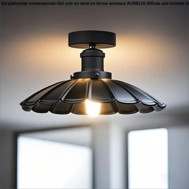 Suspension luminaire fleur sculptée en métal au design élégant