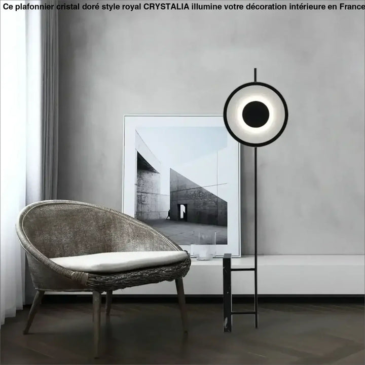 Lampadaire noir au design minimaliste pour intérieur élégant