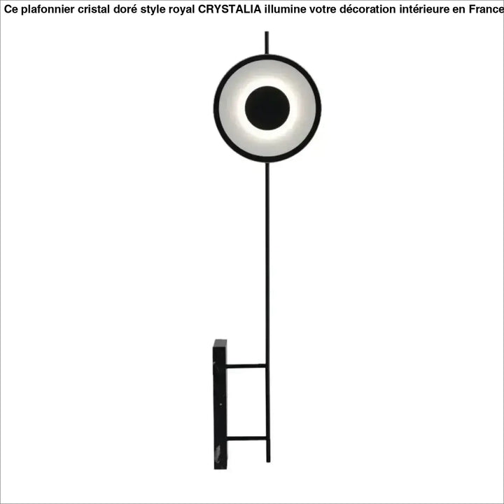 Lampadaire noir au design minimaliste pour intérieur élégant