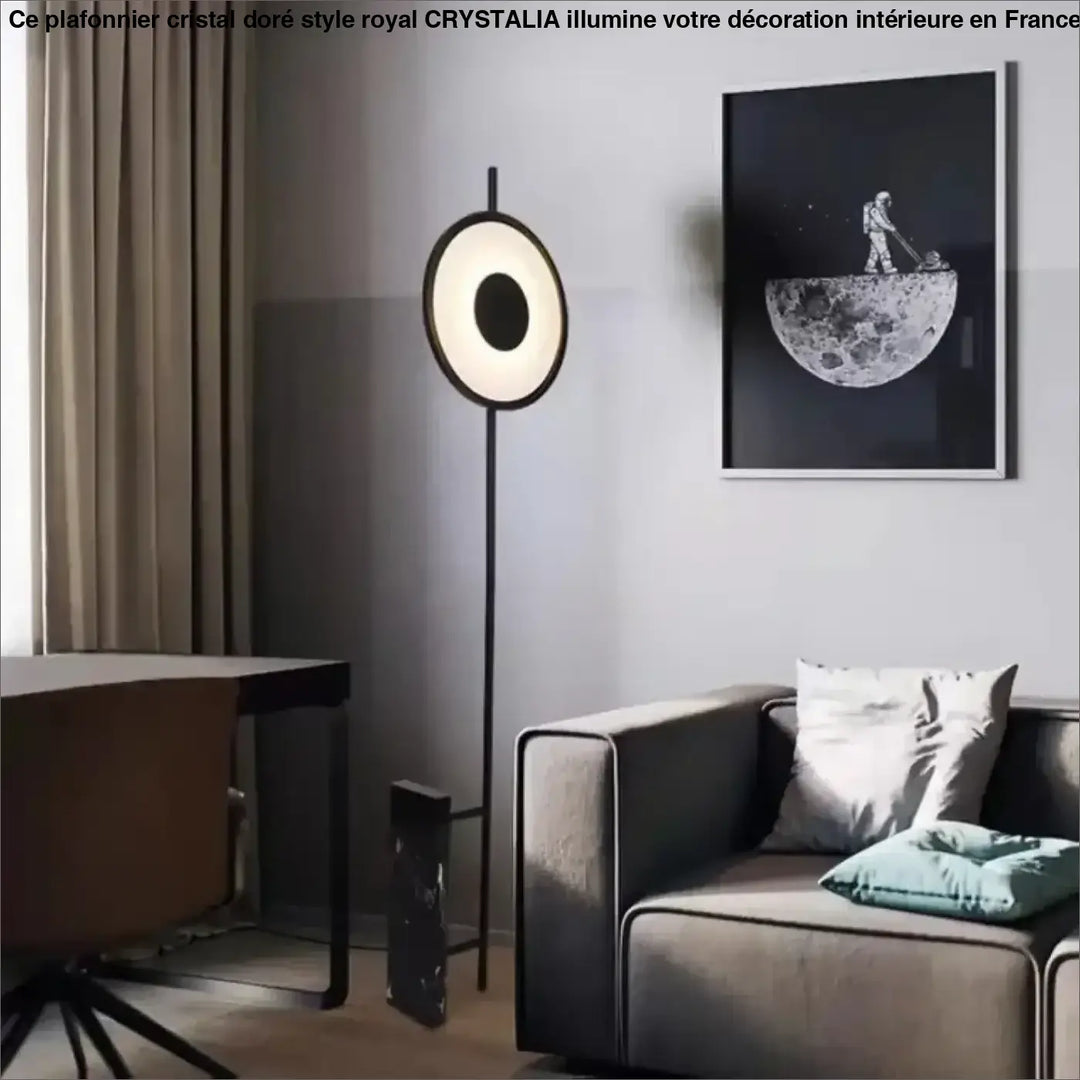 Lampadaire noir au design minimaliste pour intérieur élégant