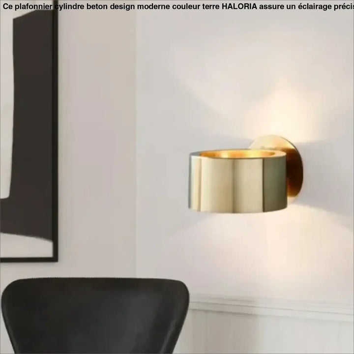 Applique murale ronde dorée au design minimaliste pour intérieur
