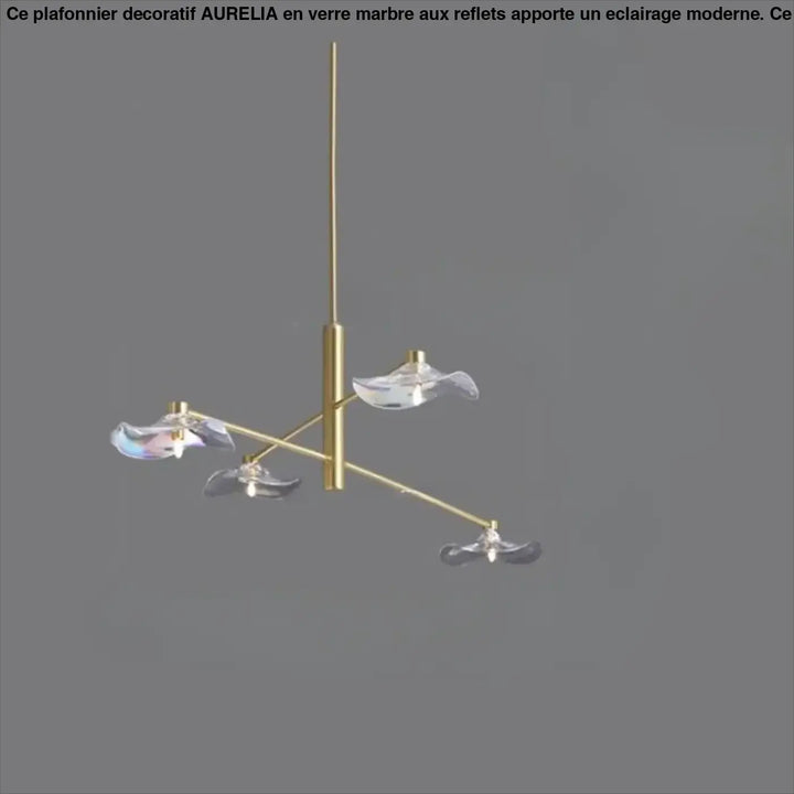Suspension luminaire vetros en ton or avec trois pétales de verre translucide irisé suspendus à une tige centrale