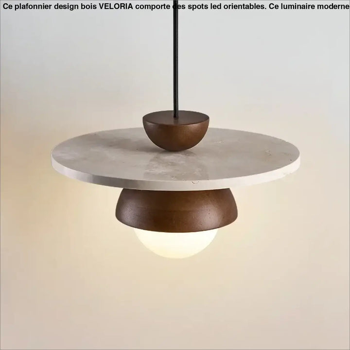 Plafonnier design bois avec disque circulaire en béton, accents bois foncé et spots led orientables style moderne veloria
