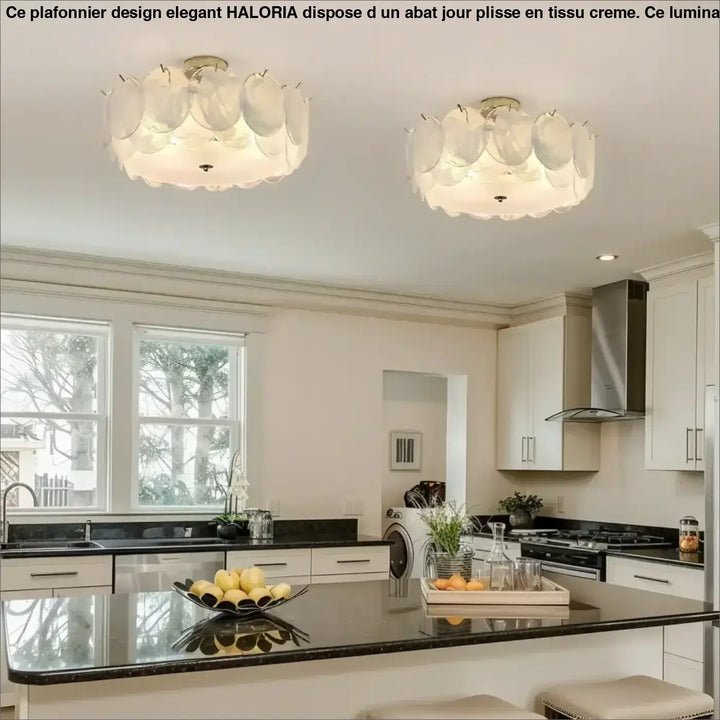 Luminaire plafonnier abalone avec deux lampes élégantes en verre blanc translucide à motifs de pétales et finitions dorées