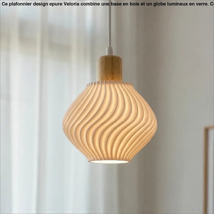 Suspension luminaire ondula avec design ondulé en matériau translucide écru et touche élégante en bois naturel pour lumière douce
