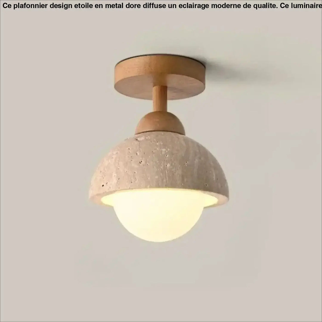 Luminaire plafonnier terris avec base en bois chaud et dôme en béton texturé off-white abritant une ampoule en verre dépoli éclairée