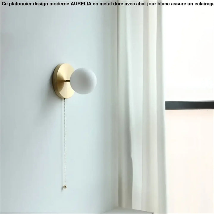 Applique murale en bois avec globe lumineux blanc style scandinave