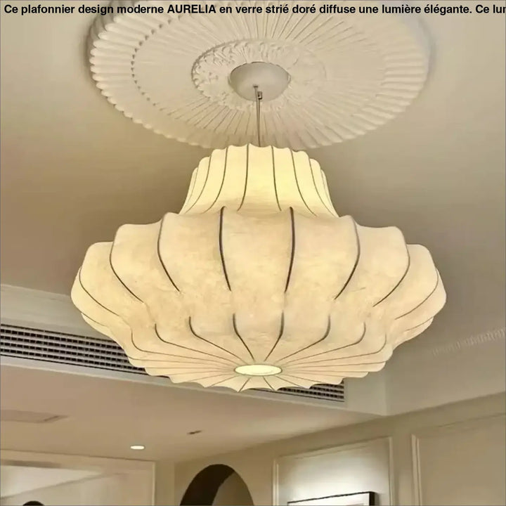 Suspension design élégante en tissu et métal sculpté