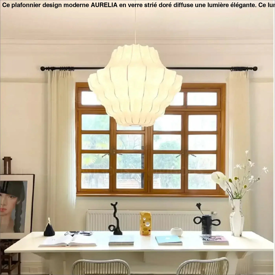 Suspension design élégante en tissu et métal sculpté