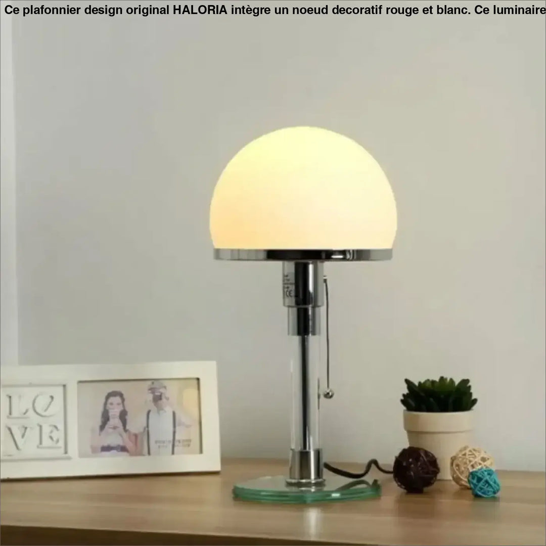 Lampe de table nisha avec base chromée, abat-jour en verre translucide et design pour table contemporaine moderne