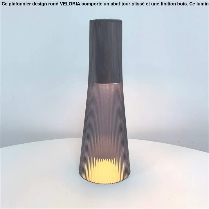 Lampe de chevet acry en verre côtelé gris foncé avec une lumière ambrée chaude pour un style épuré chevet style