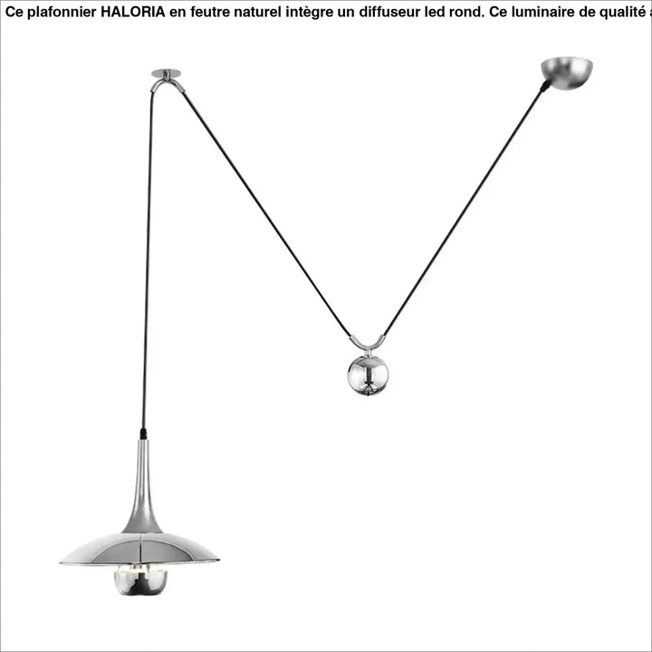 Suspension Design Avec Contrepoids Et Abat-Jour Doré

