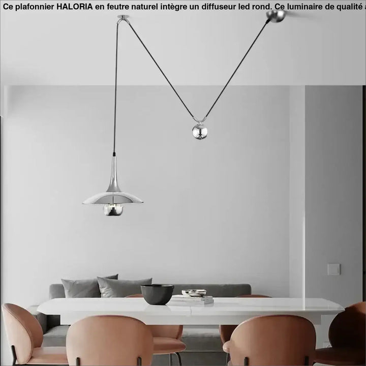 Suspension Design Avec Contrepoids Et Abat-Jour Doré

