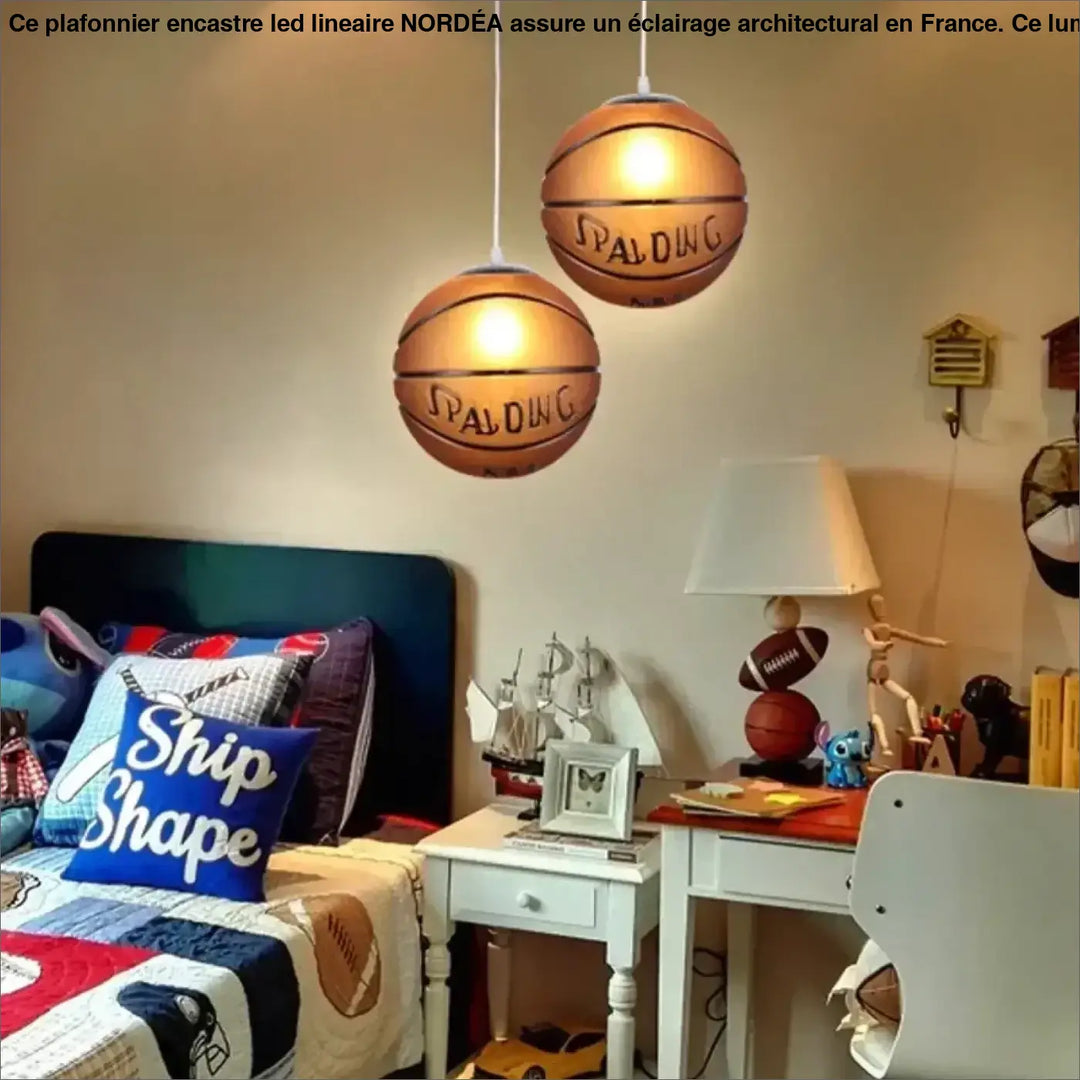 Suspension luminaire ballon de foot et de basket pour chambre enfant

