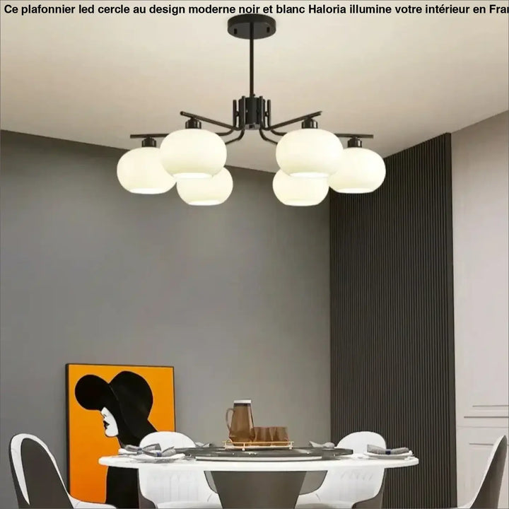 Suspension design avec globes en verre opale élégante