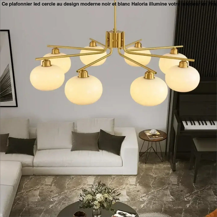 Suspension design avec globes en verre opale élégante