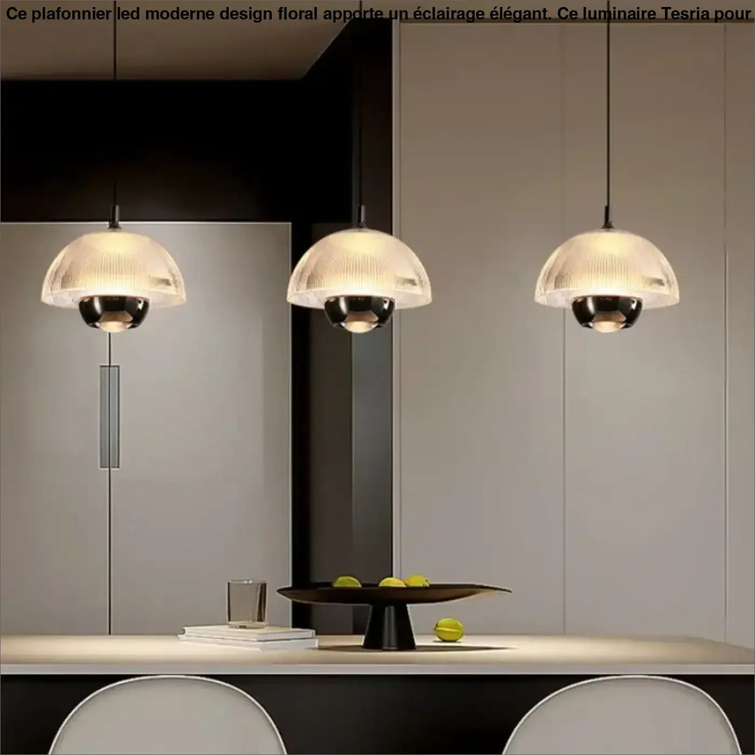 Suspension design moderne en verre nervuré et métal ambiance chic

