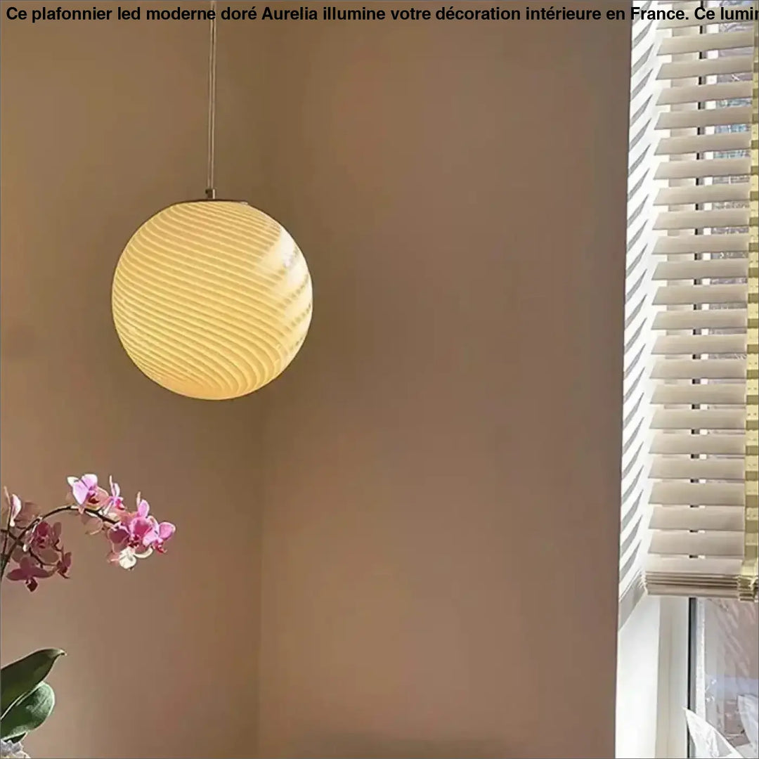 Suspension boule en verre design doux et contemporain chic