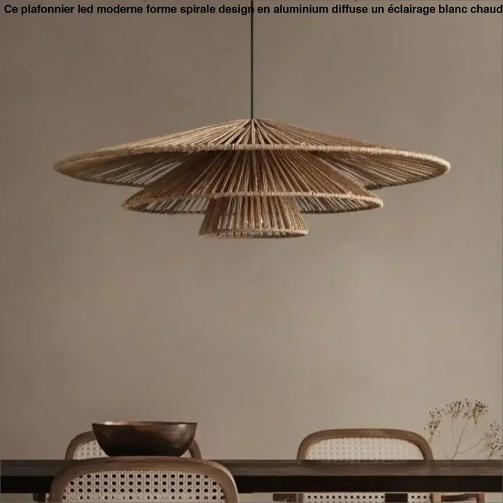 Suspension luminaire bohème en rotin tressé forme éventail chic