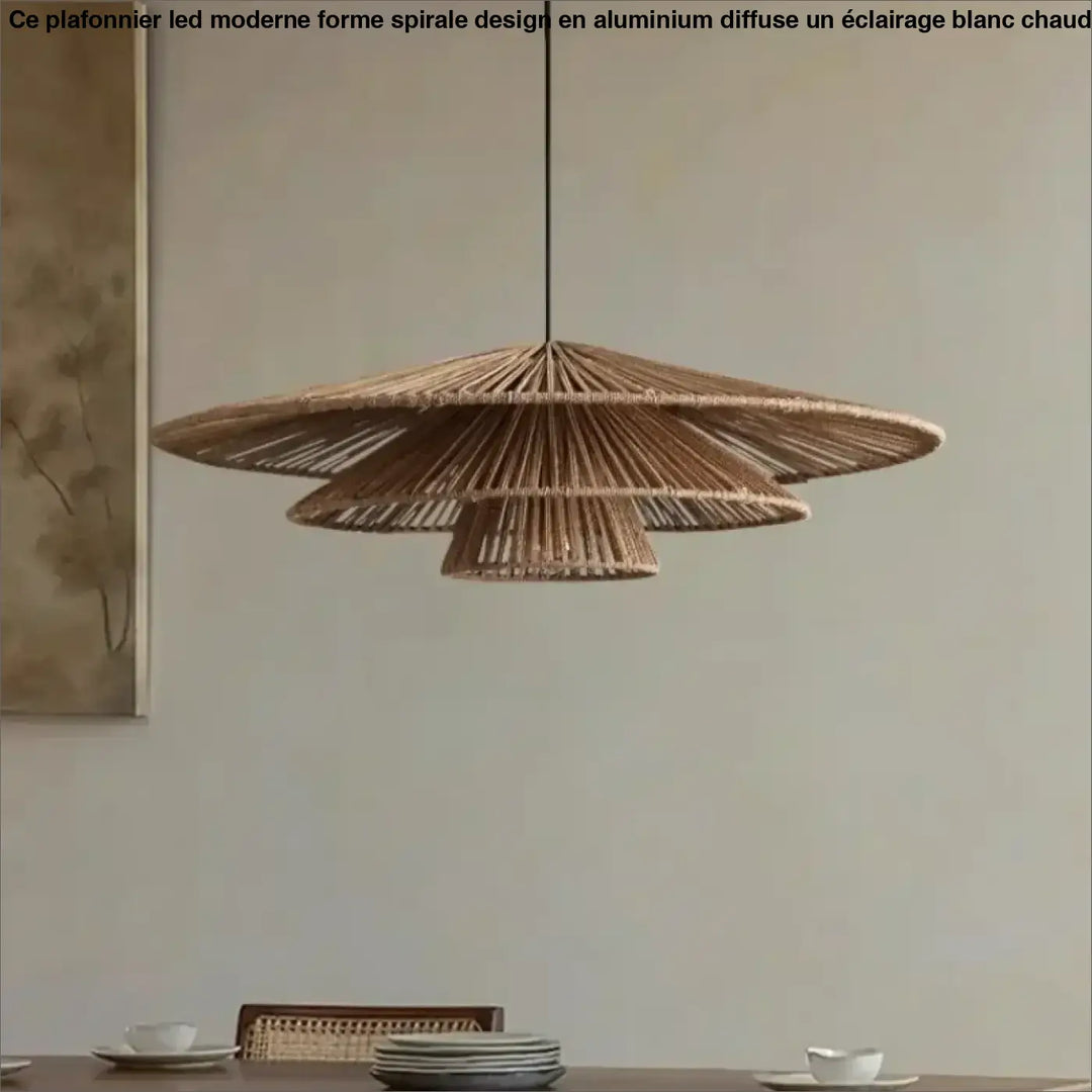Suspension luminaire bohème en rotin tressé forme éventail chic