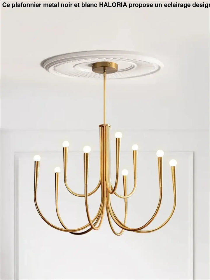 Suspension lustre en métal doré au design chandelier revisité

