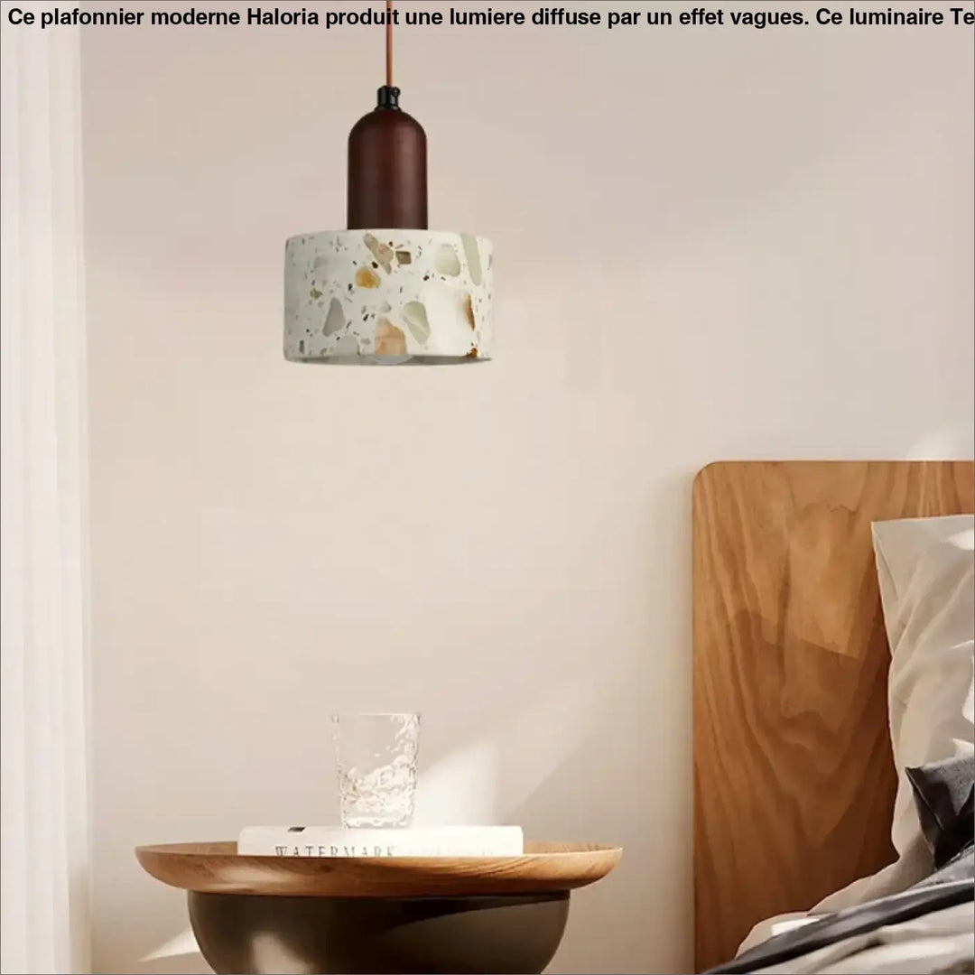 Plafonnier moderne effet vagues avec lumière diffuse en terrazzo à abat-jour cylindrique blanc beige et or, dessus métal mat marron